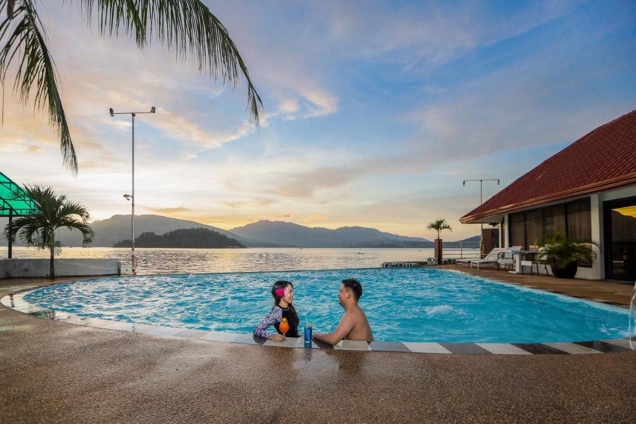 Whiterock Beach Hotel And Waterpark Subic Bay Екстериор снимка